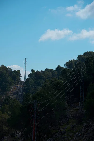 Grazalema, Endülüs ve İspanya 'da ormanı kesen elektrik hatları