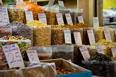 Pazar yerinde fındık, tohum ve tatlı, sanliurfa pazarı, hindi