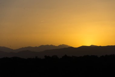 Atlas dağlarında gün batımı, Fas