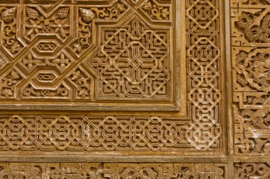 Alhambra, Granada ve İspanya 'da alçı süsü.