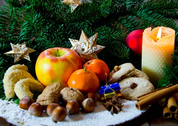 Assiette Bonbons Noël Traditionnelle Allemande Avec Fruits Noix Biscuits Décorée — Photo