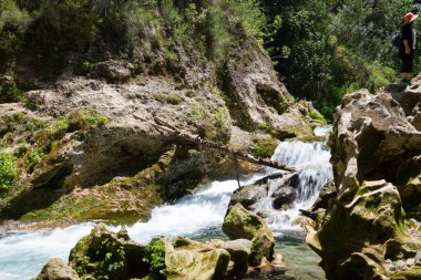 Talassemtane Ulusal Parkı, Fas 'taki Rif Dağları' ndaki dağ köprüsüne köprü kurun.