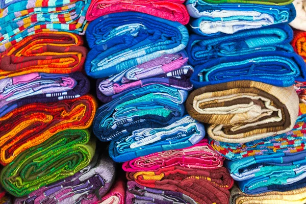 Ковры Шарфы Одеяла Сложенные Марокканском Текстильном Магазине — стоковое фото