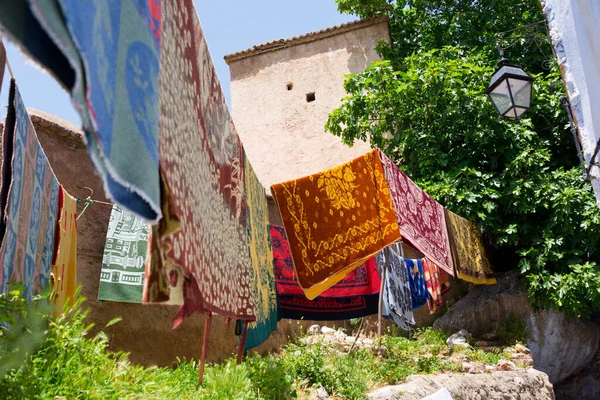 Szőnyegek Szárítása Mosás Után Chefchaouen Morokkó Jogdíjmentes Stock Fotók