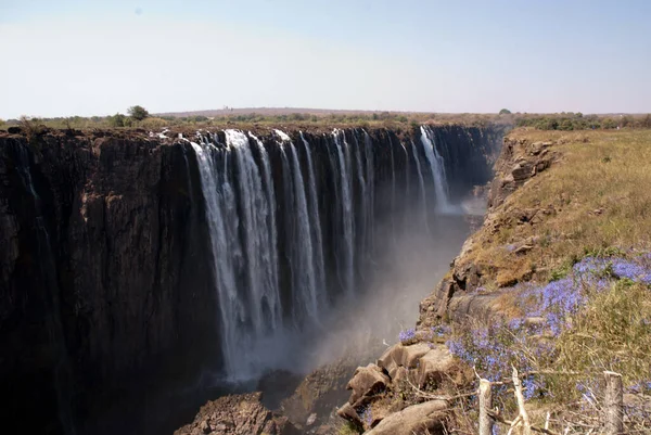 Victor Faller Sett Utifrån Zimbabwe — Stockfoto