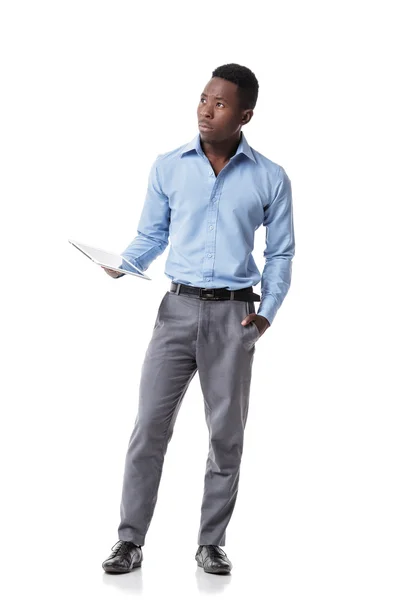 Empresario afroamericano con tablet — Foto de Stock