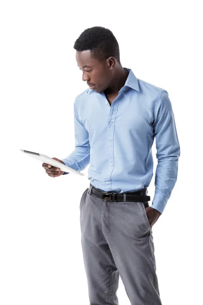 Uomo d'affari afroamericano con tablet — Foto Stock