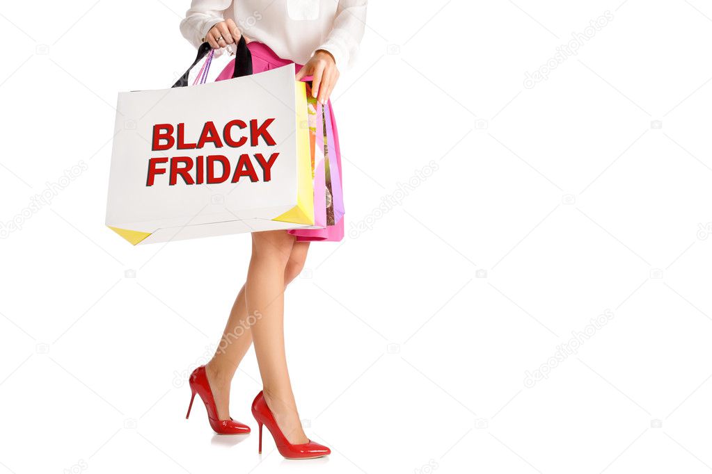 Люди, распродажа, концепция черной пятницы - женщина с сумками для покупок.