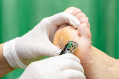 Pedikür yordamda Güzellik Salonu. üzerinde emover Nasır