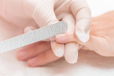 kadın manikür alma bir Güzellik Salonu