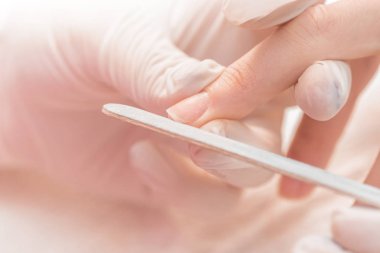 kadın manikür alma bir Güzellik Salonu