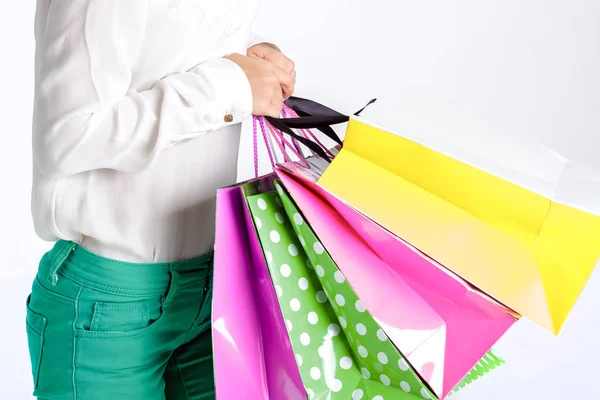 Pessoas, venda, conceito de sexta-feira preta - mulher com sacos de compras — Fotografia de Stock