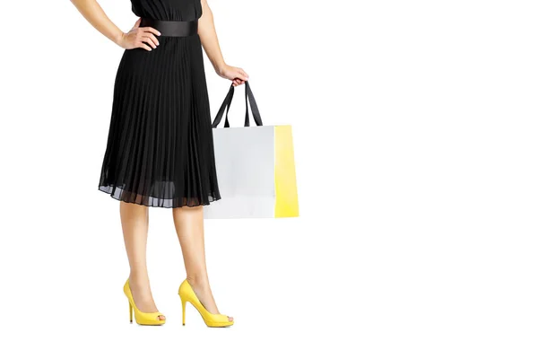 Mensen, verkoop, zwarte vrijdag concept - vrouw met shopping tassen — Stockfoto
