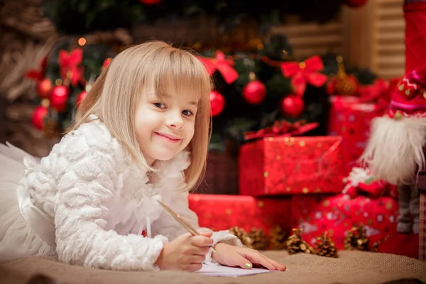 Little girl writes a letter to Santa Claus — Stock Photo, Image