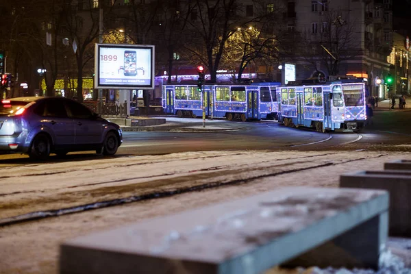 Dnepr, Oekraïne - 1 januari 2017: Kerstmis tram met feestelijke l — Stockfoto