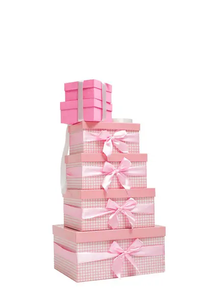 Стопка розовых подарочных коробок с лентами — стоковое фото