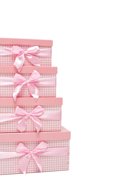 Stapel roze geschenkdozen met linten — Stockfoto