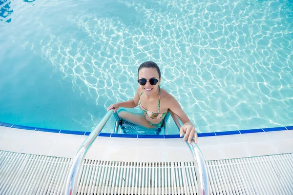 Woman coming out of the swimming pool — Stock Photo, Image