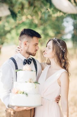 Gelin ve Damat Düğün pastası holding