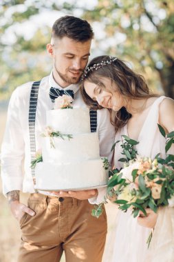 Gelin ve Damat Düğün pastası holding