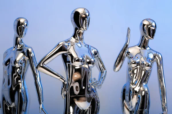 Many fashion shiny female mannequins for clothes. Metallic manne — Stock Photo, Image