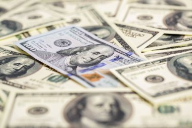 nakit para kapatın. bir yeni ve yığın eski yüz dolar BIL