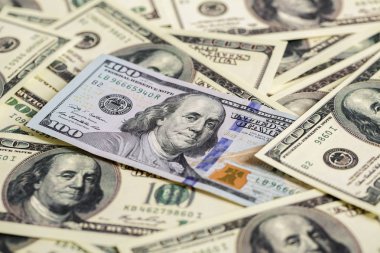 nakit para kapatın. bir yeni ve yığın eski yüz dolar BIL