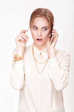 Evet güzel sarışın kadın ve saç ile çalış.