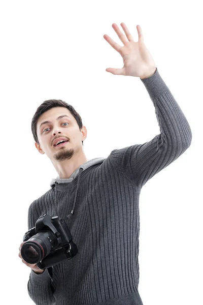 Jeune photographe professionnel avec appareil photo numérique agitant Bonjour — Photo