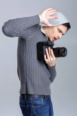 korkmuş fotoğrafçı dijital SLR dijital fotoğraf makinesi fotoğrafçı ile kapatır