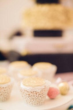 kek büfesi üzerinde vazoda. şeker çubuğu