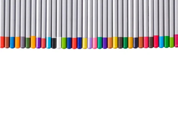 Conjunto de lápices de diferentes colores sobre fondo blanco —  Fotos de Stock