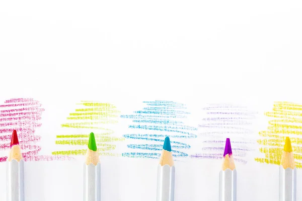 Desenho a lápis colorido e lápis — Fotografia de Stock