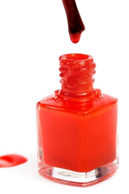 kırmızı oje ve beyaz arka plan üzerinde izole fırça