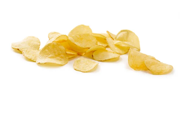 Krispig potatis chips isolerad på vit bakgrund närbild — Stockfoto