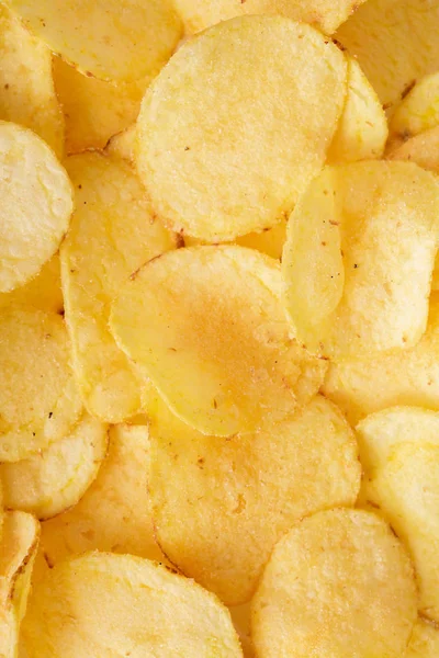 Хрустящие картофельные чипсы. вид сверху — стоковое фото