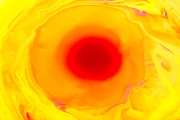Абстрактный фон. красные и желтые акриловые краски . — стоковое фото