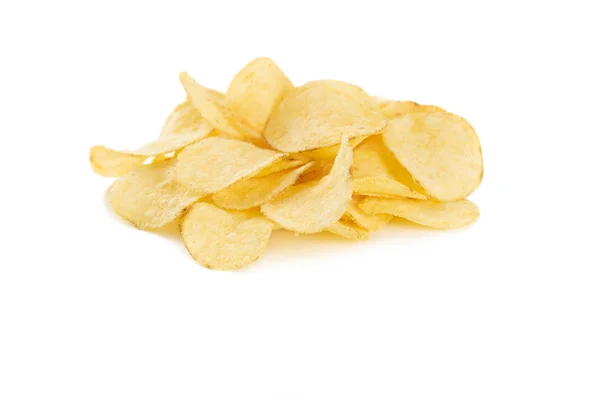 Krispig potatis chips isolerad på vit bakgrund närbild — Stockfoto