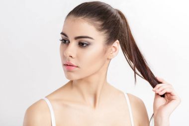 doğal makyaj esmer genç güzel kadın portresi. Temiz Cilt kızla