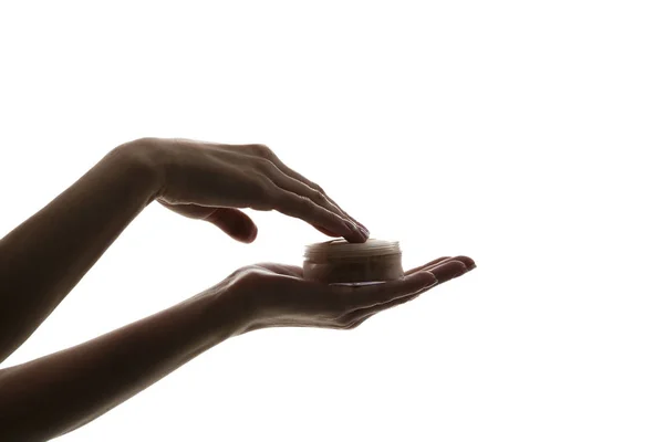 Silhouet van vrouwelijke handen met poeder geïsoleerd op witte achtergrond — Stockfoto