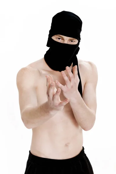 Ninja sur fond blanc. Homme combattant en vêtements noirs — Photo