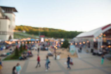 insanlar piknik aileniz ya da arkadaşlarınızla ortak Park bulanıklık. Bulanık piknik arka plan