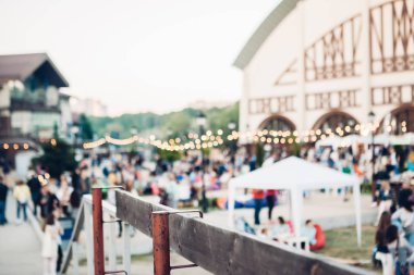 insanlar piknik aileniz ya da arkadaşlarınızla ortak Park bulanıklık. Bulanık piknik arka plan