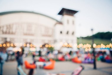 insanlar piknik aileniz ya da arkadaşlarınızla ortak Park bulanıklık. Bulanık piknik arka plan