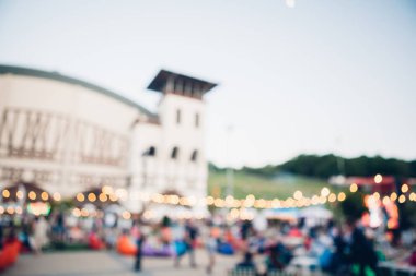 insanlar piknik aileniz ya da arkadaşlarınızla ortak Park bulanıklık. Bulanık piknik arka plan