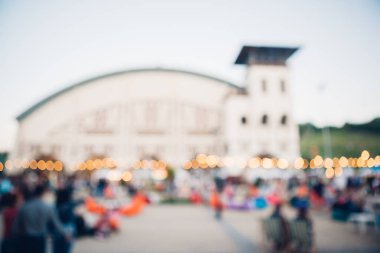 insanlar piknik aileniz ya da arkadaşlarınızla ortak Park bulanıklık. Bulanık piknik arka plan