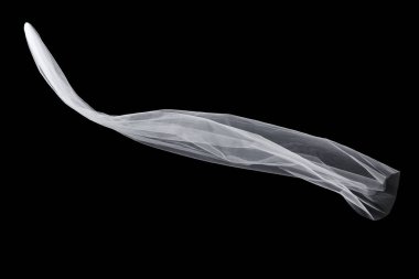 siyah arka plan üzerine izole beyaz düğün gelin peçe