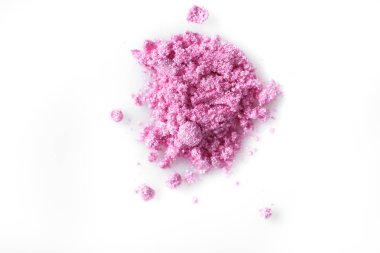 Beyaz arka plan üzerinde izole ezilmiş pembe göz farı