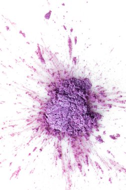 Beyaz arka plan üzerinde izole ezilmiş mor göz farı