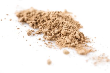 Beyaz arka plan üzerinde izole yüz bej toz